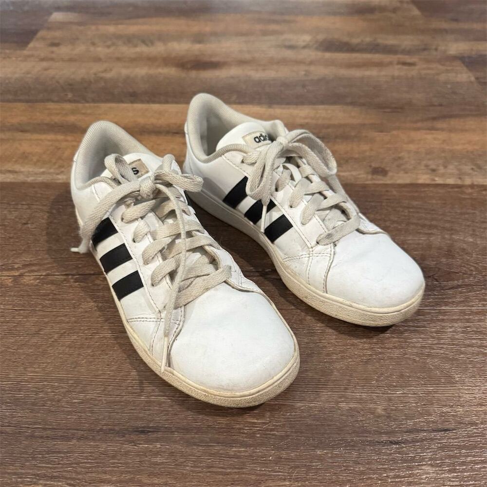 Adidas NEO Baseline Big Boys White Black Low Top Sneakers Size 4 READ